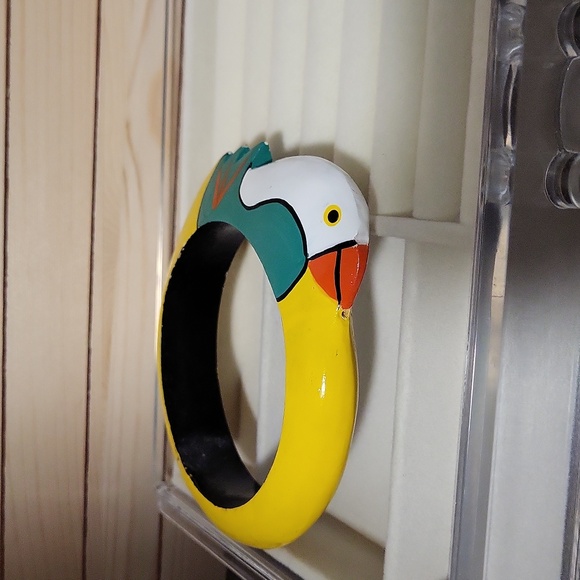 vintage kitschy colorful painted carved wood bangle bracelet parrot/toucan - Picture 3 of 7